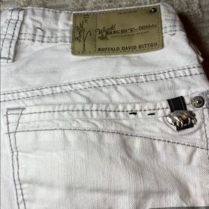 Men’s white Buffalo David Bitton size 28-32